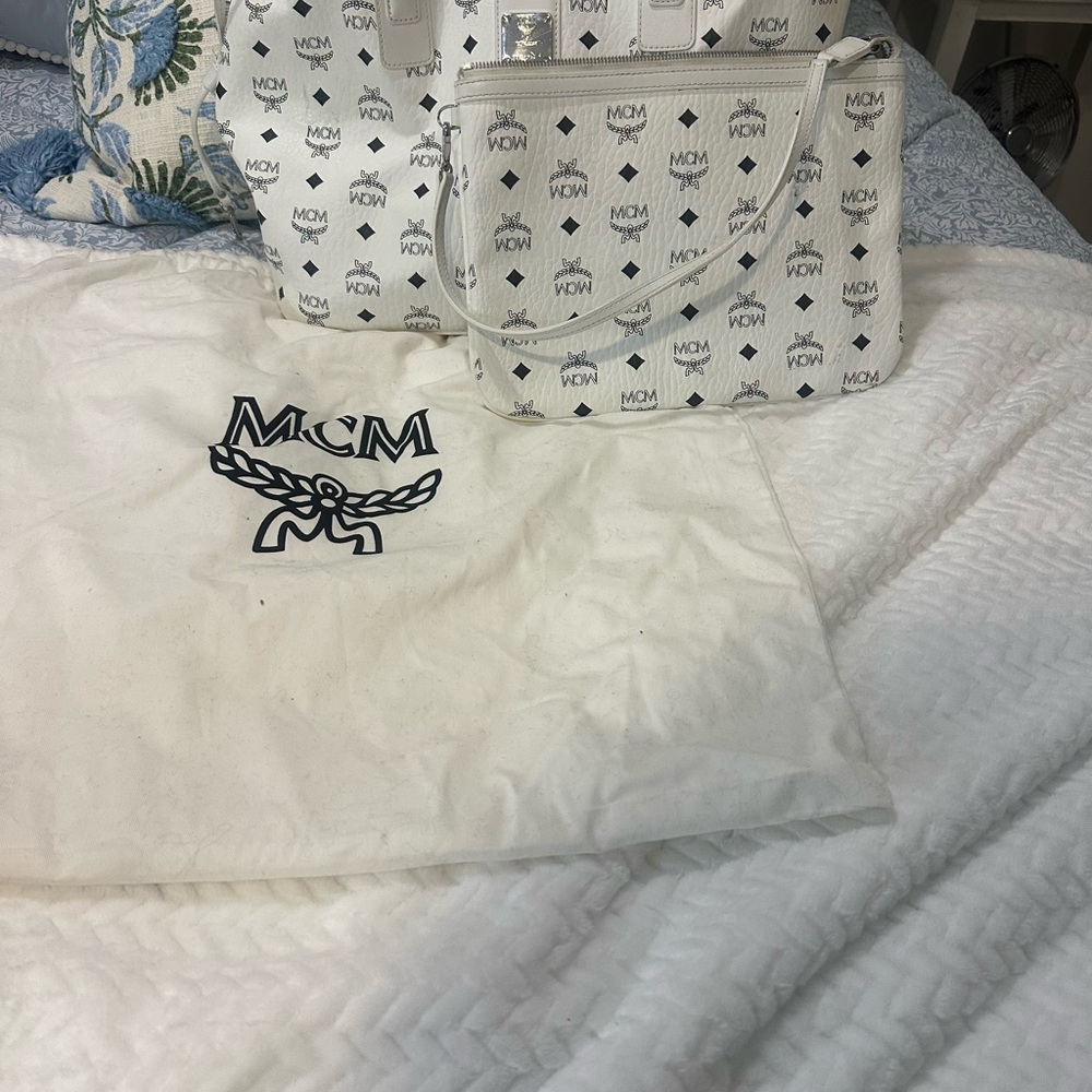MCM white logo monogram tote with matching wristlet. - Picture 6 of 6